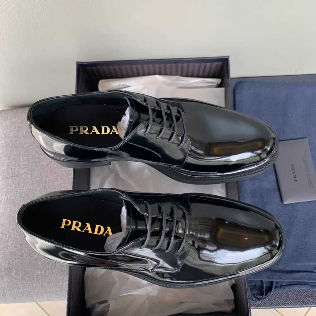 Men's shoes 💰860 hot recommendation ✨PRADA Prada's top purchasing quality imported upper with color-brushed open edge beads carved toe design cowhide lining private molded TPU outsole non-slip, wear-resistant and elastic fashionable and versatile black gray blue burgundy 39-44 in stock (38, 45 customized, non-refundable)